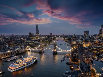 london bridge at night